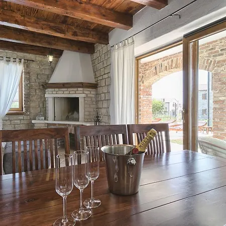 Istrian Melany * Воднян